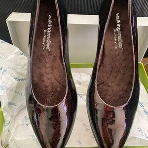 Walking Cradles Women's Glossy Brown Leather  Flats